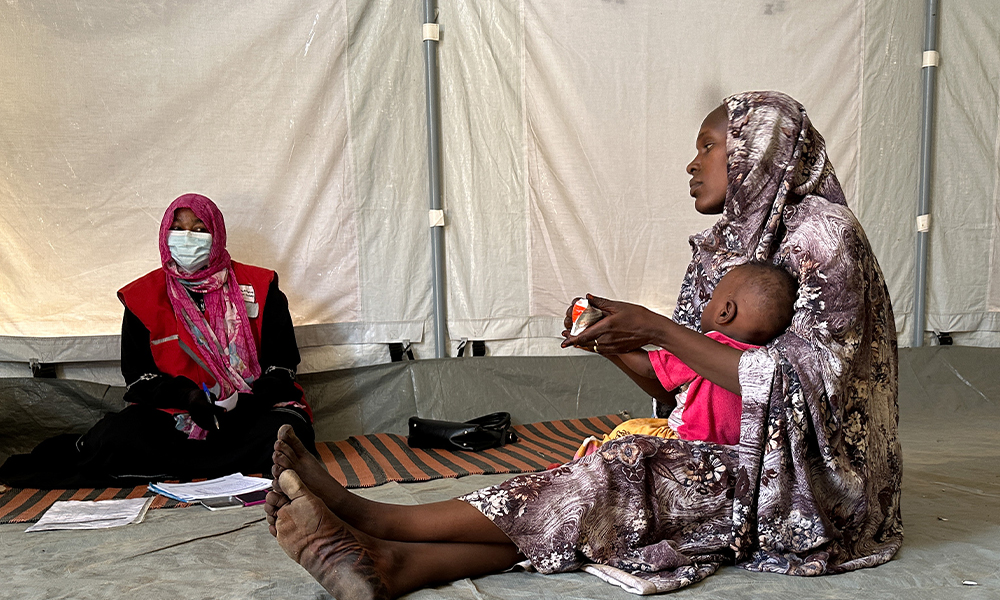 Mor og barn med RUTF Sudan