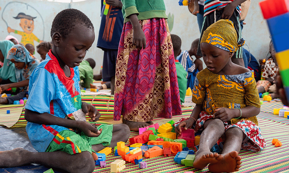 Barn leker Burkina Faso