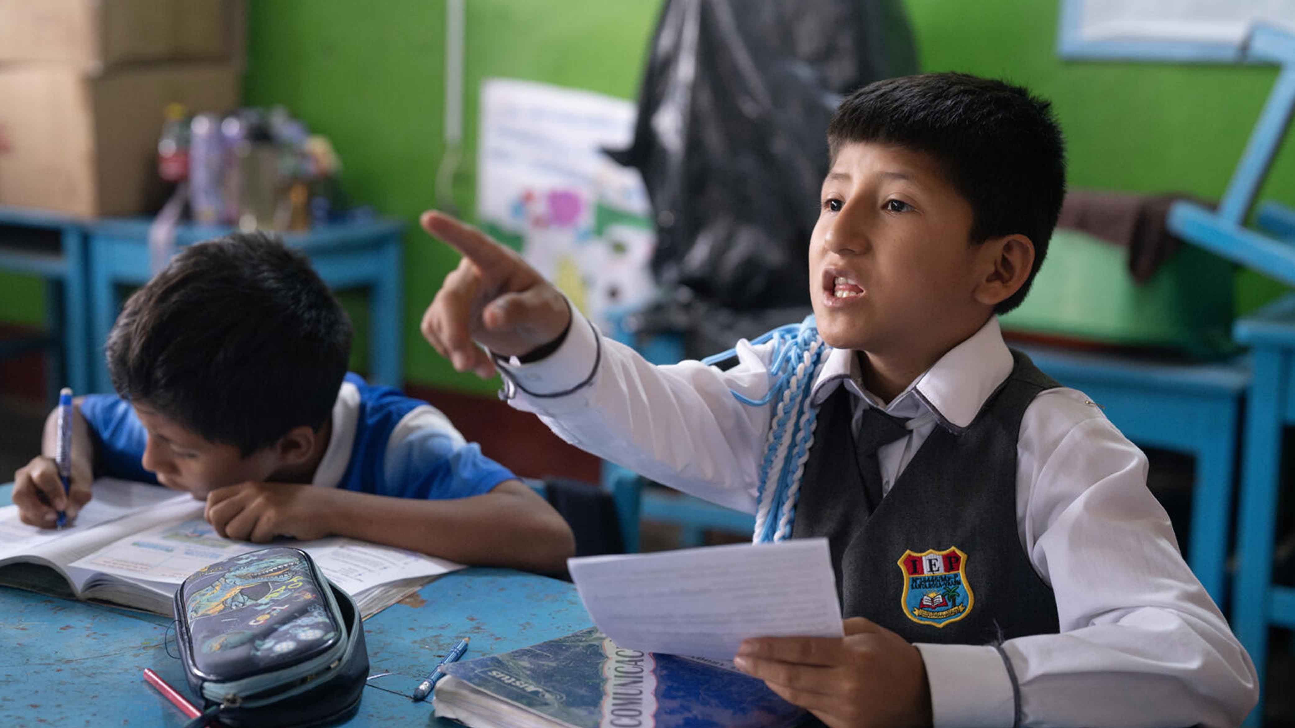 Gutt på skolen i Peru