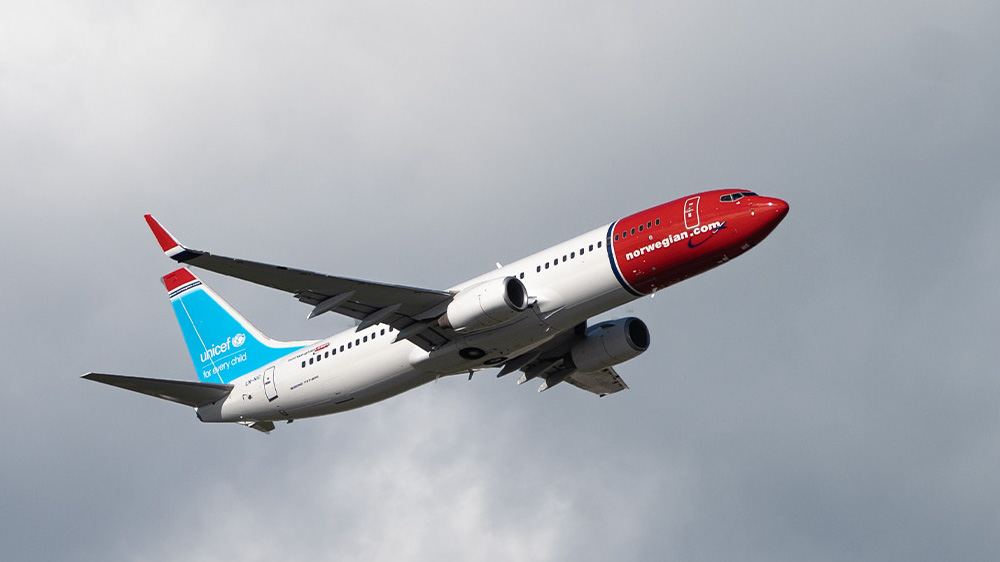 Et Norwegian-fly med UNICEF på flyhalen
