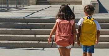 To barn på skolevei