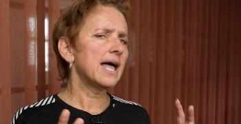 Helle Rabøl Hansen holder innlegget