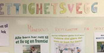 Rettighetsvegg med fokus på ulike barnerettigheter.