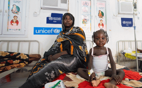 Mor og datter på ernæringssenter Sudan