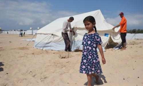 Jente i flyktningleir Rafah i Gaza
