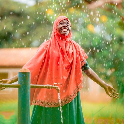 Jente ved vannbrønnen