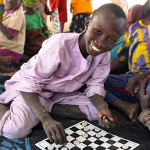 Barn spiller brettspill, Tsjad